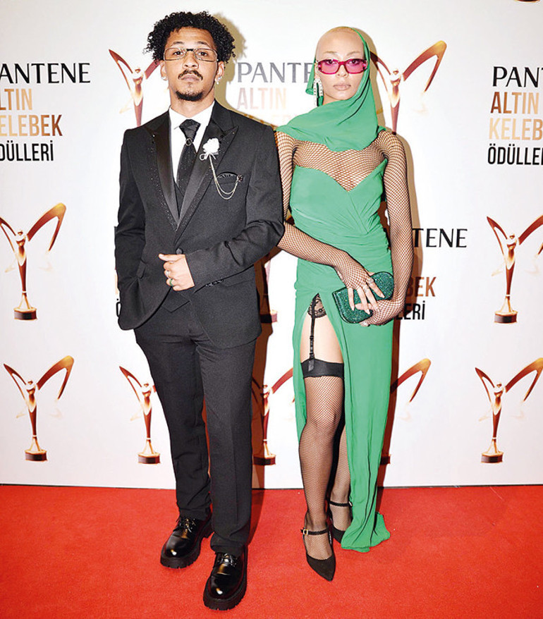 Kırmızı halıda göz kamaştırdılar...49. Pantene Altın Kelebek Ödül Töreninde kıyafetler yarıştı