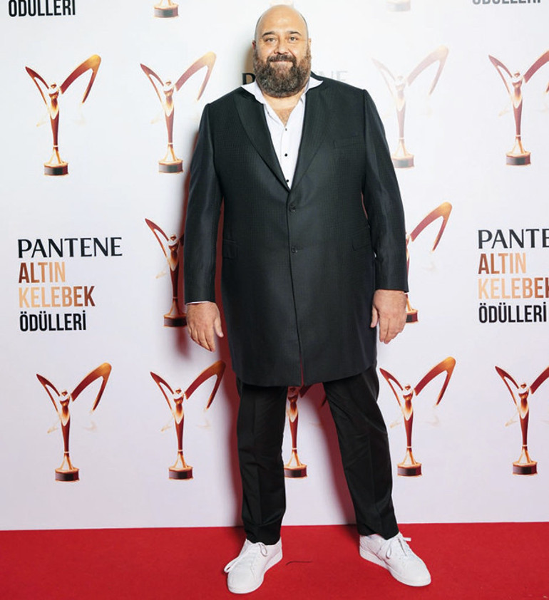 Kırmızı halıda göz kamaştırdılar...49. Pantene Altın Kelebek Ödül Töreninde kıyafetler yarıştı