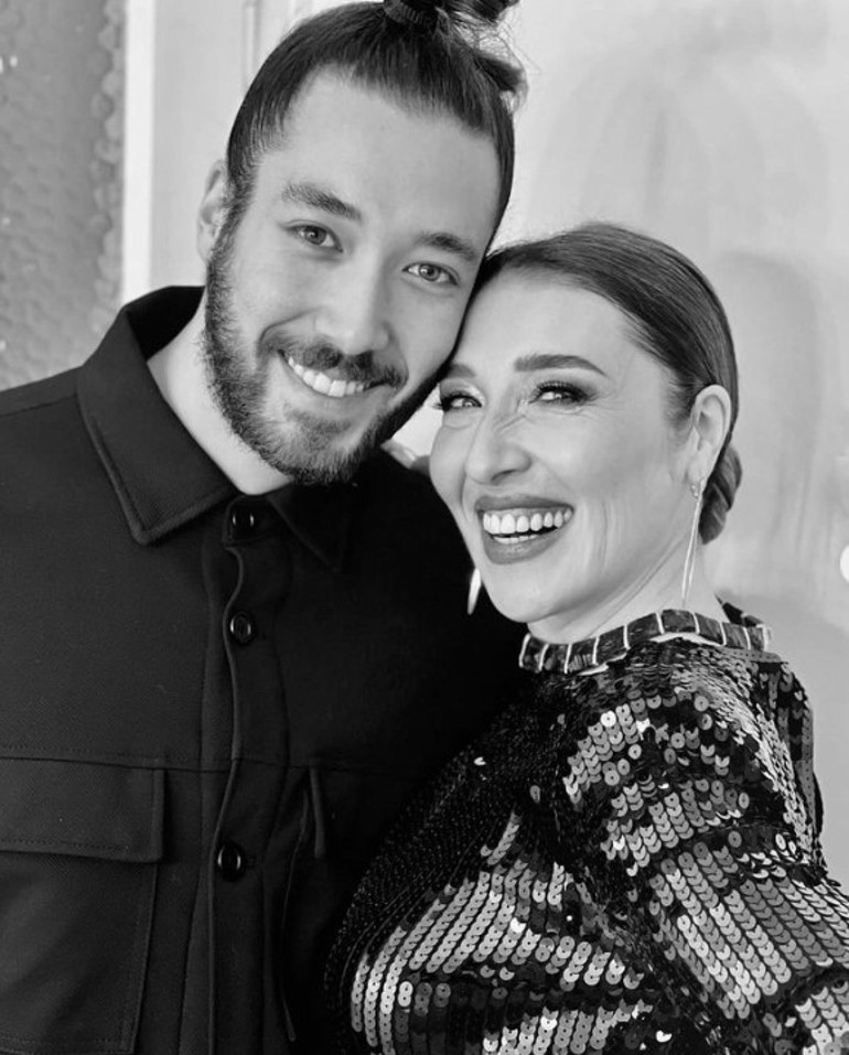 Ünlü oyuncudan  17 günlük oğlu ile ilk poz