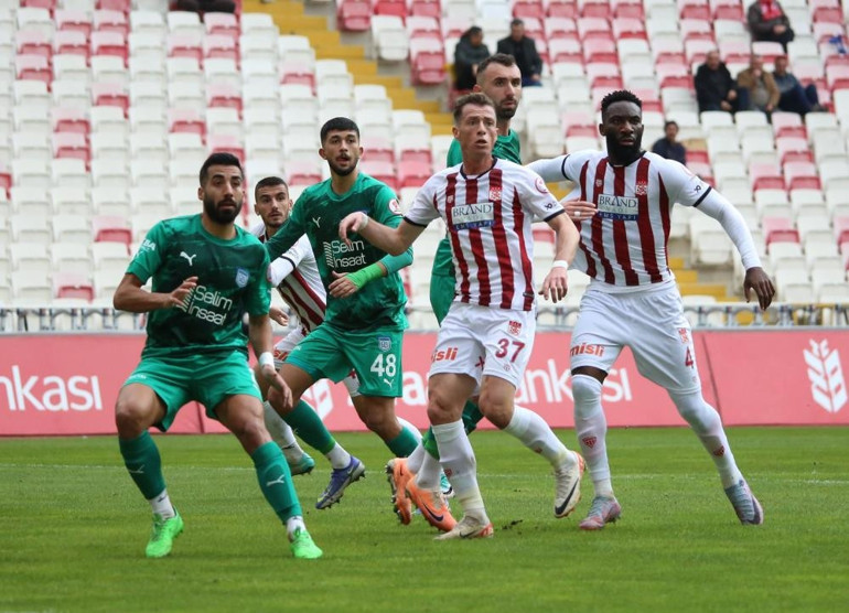 Sivasspor ilk yarıda bulduğu gollerle turladı