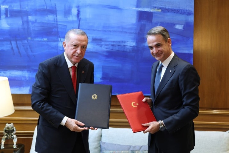 Atinaya tarihi ziyaret... Cumhurbaşkanı Erdoğan ve Miçotakisten ortak açıklama: Aramızda çözülemeyecek hiçbir sorun yok