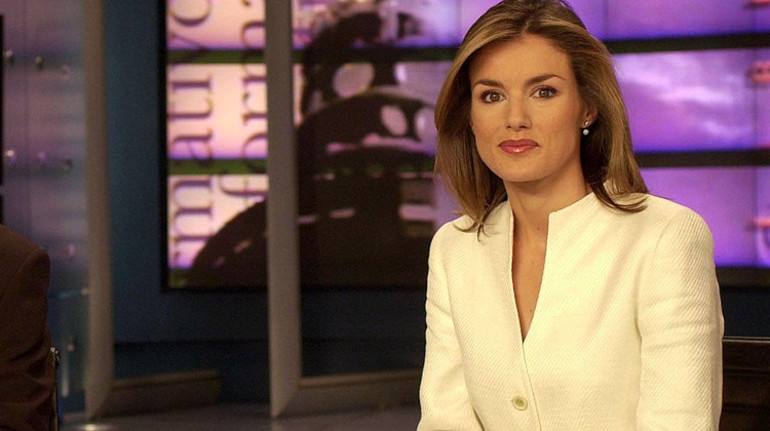 Bir dönem haber merkezinin en güzel kızıydı... Kocasını stajyerle bile aldattığı ileri sürüldü... Bir taşıyıcı anne bulalım, çocuğumuz olsun