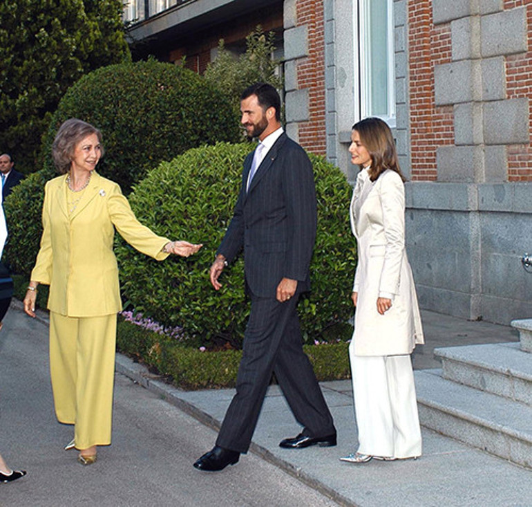 Bir dönem haber merkezinin en güzel kızıydı... Kocasını stajyerle bile aldattığı ileri sürüldü... Bir taşıyıcı anne bulalım, çocuğumuz olsun