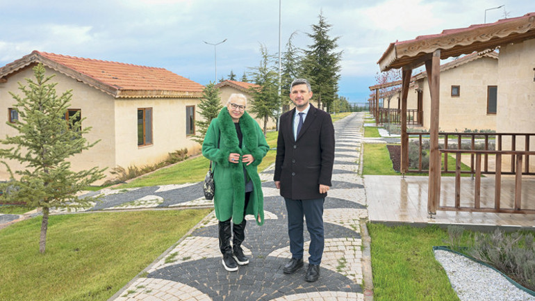 Bu kamp için tek bir çam kesilmedi: Futbolcular gibi aileleri de kampa çağırıyor