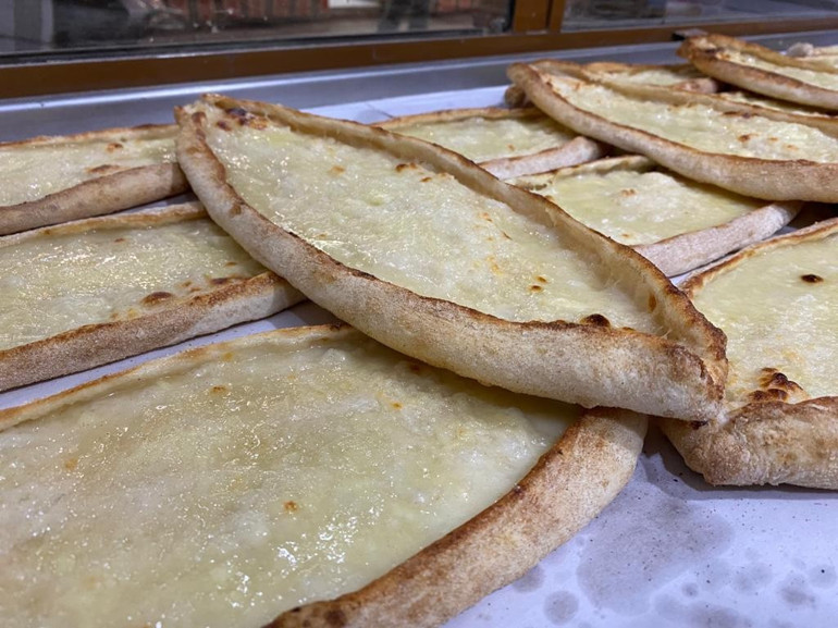 Türk mutfağının olmazsa olmazı: Pidelerin izinde yola çıkılacak adresler | 8 ŞEHİR 8 ÖNERİ