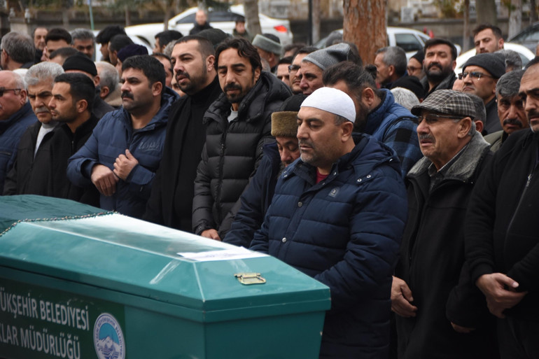 Altaylı futbolcu İbrahim Öztürk’ün annesi vefat etti