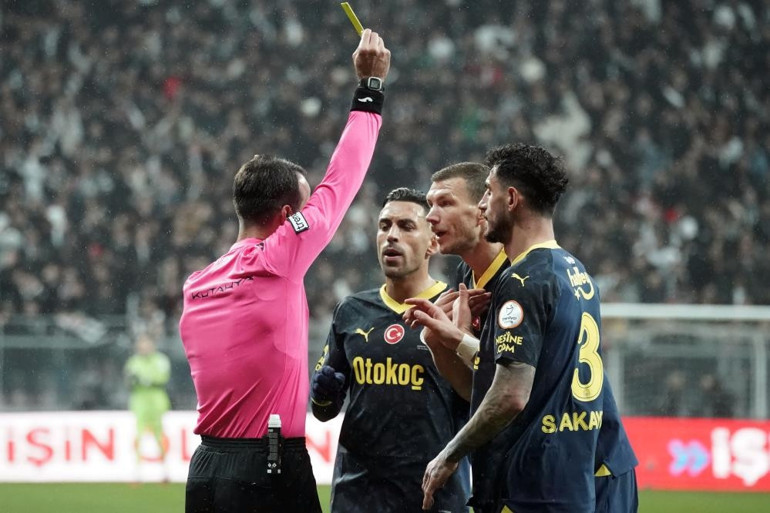Beşiktaş - Fenerbahçe maçında penaltı kararları sonrası ortalık karıştı Sarı kartlar havada uçuştu, İsmail Kartal...