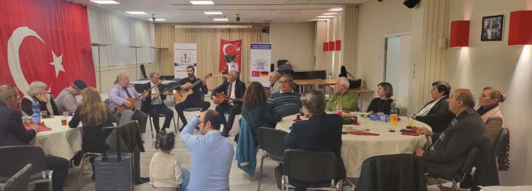 Hessen’deki öğretmenlerin sazlı-sözlü yıllık buluşması