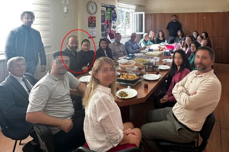 Öğretmenler odasında skandal fotoğraf Okul müdürünün pes dedirten yasak aşkı: Önce öğretmenle sonra veliyle ilişki yaşadı