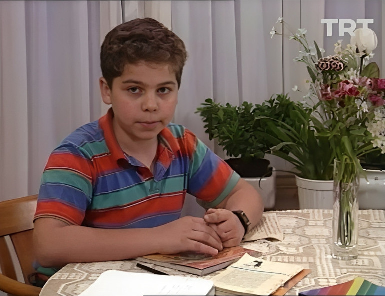 O artık evli ve bir çocuğu var Ünlü oyuncu bebeklik fotoğrafını paylaştı...