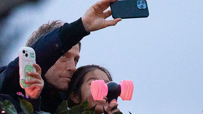 Yaşıtları torun seviyor o daha çocuk büyütüyor... Ünlü yıldız yorgun düştü: Baba olmak için çok geç kalmışım