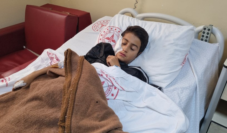 Sokak köpeği 13 yaşındaki çocuğa kâbusu yaşattı: El, yüz ve kalçasından ısırdı