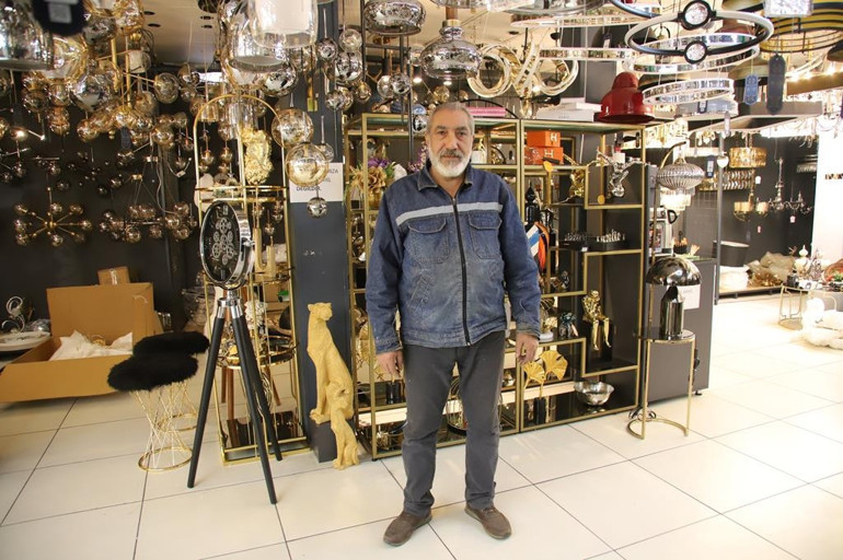 Dükkân aydınlık çarşı karanlık