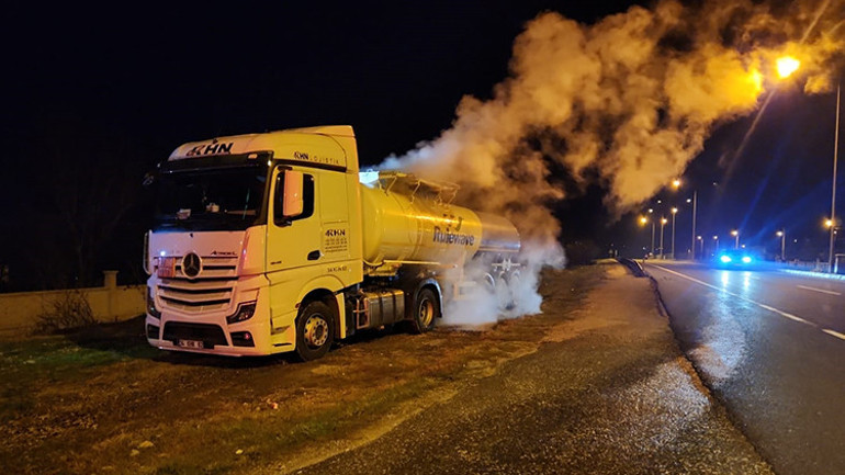 Kimyasal madde yüklü tankerde sızıntı Ekipler harekete geçti
