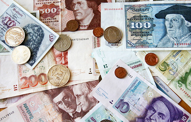 Milyarlarca Alman Markı yastık altında