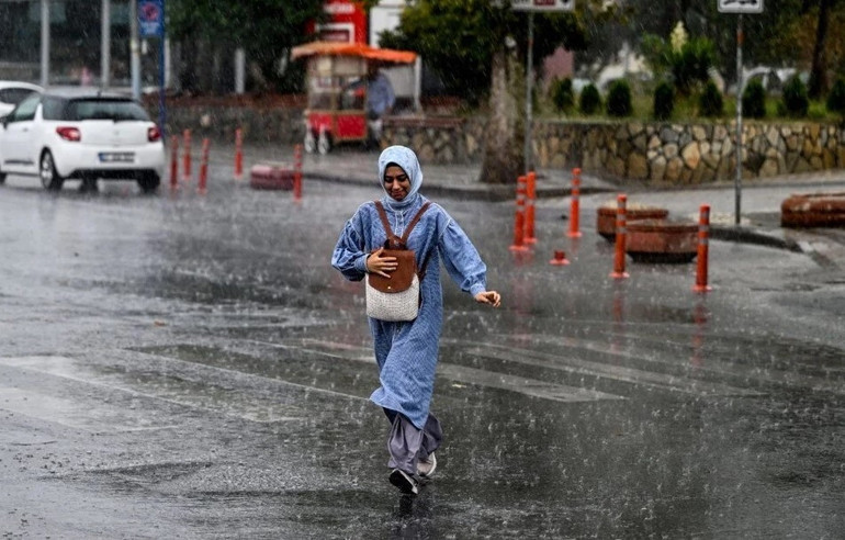 Meteorolojiden haftalık hava durumu tahmini.... İstanbula kar mı geliyor Hafta sonu yine donacağız