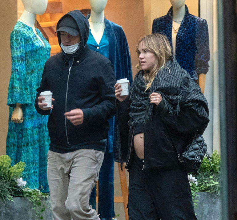 Önce bebek sonra nişan En sonunda hamile sevgilisine evlenme teklif etti