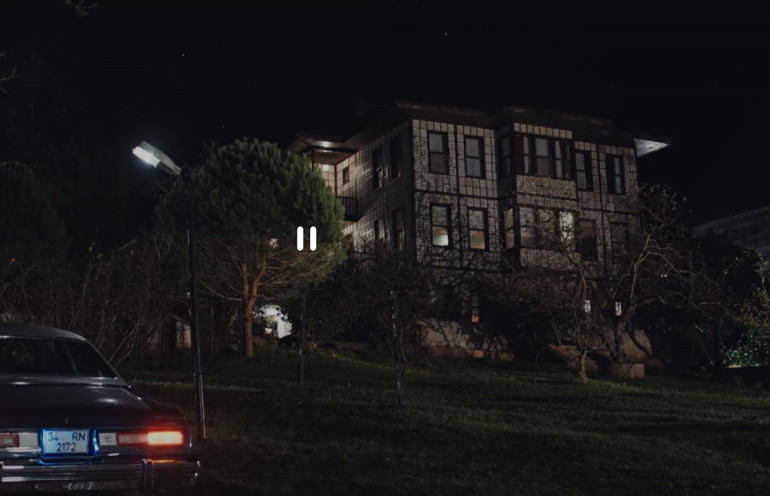 Dağ evinde romantik gece