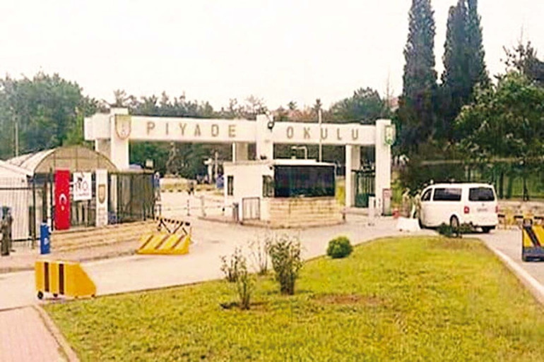 Askerin emir alacağı tek kişi komutanıdır