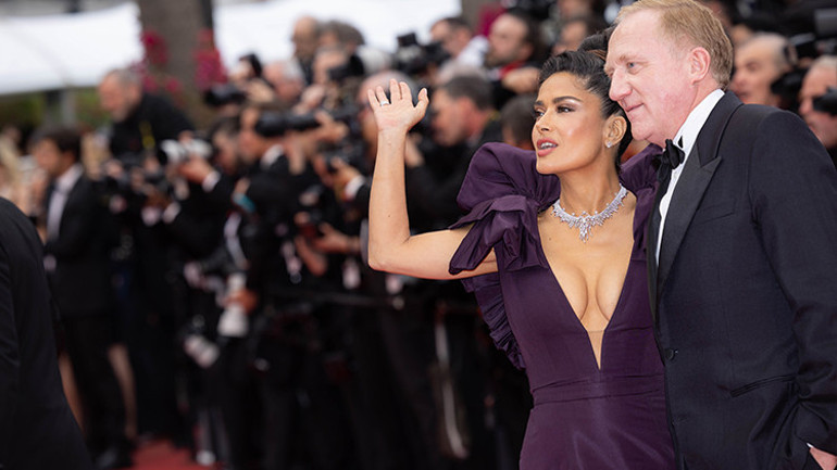 Yeni yıl alışverişini milyarder kocasının mağazasından yaptı: Pahalı mücevherlerde aile indirimi