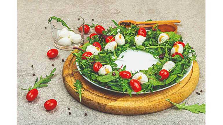 Meyveden çam ağacı, çikolatadan kozalak, salatadan çelenk...