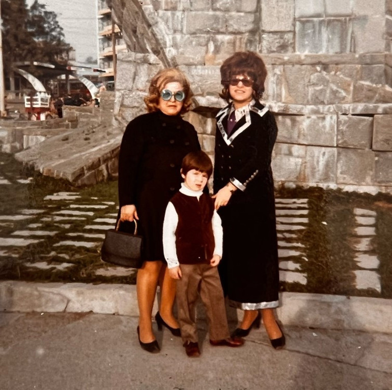 13 yaşına kadar köyde yaşadım demişti... O şimdi Türkiyenin tanıdığı bir oyuncu