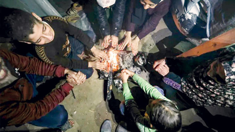 Bombalardan kaçanları açlık ve soğuk yakalıyor