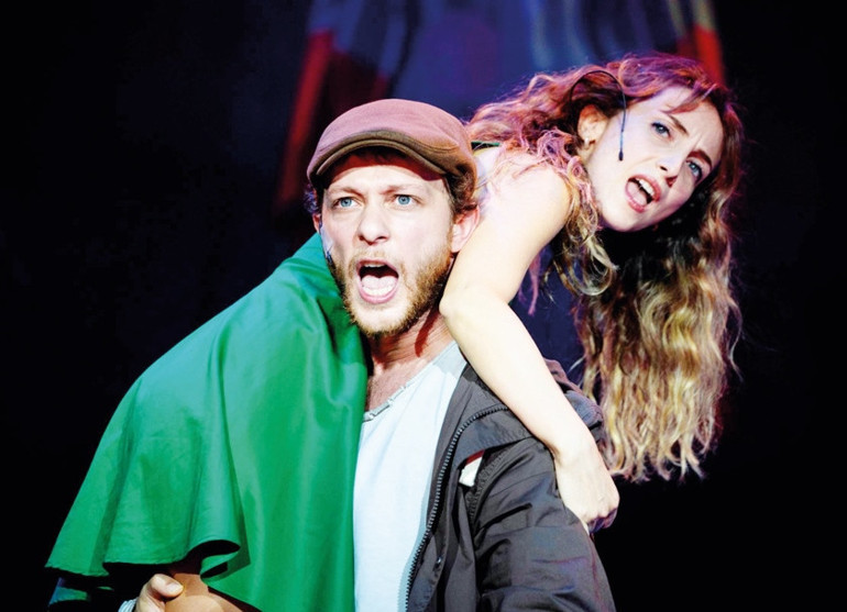 Şarkılar yapmacık sözlerle dolu