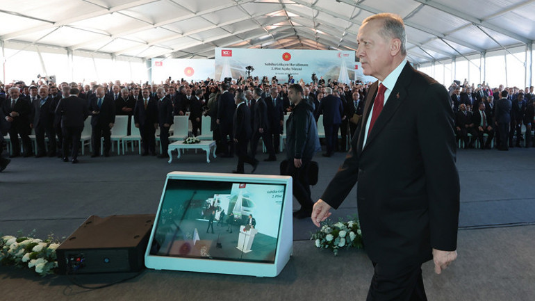 Son dakika... Cumhurbaşkanı Erdoğan: Havalimanının trafiği ikiye katlanacak