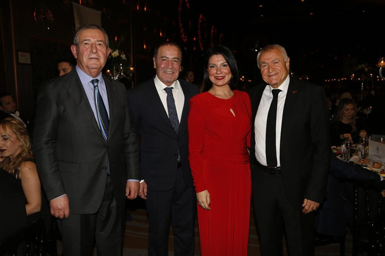 Bol yıldızlı yılbaşı balosu