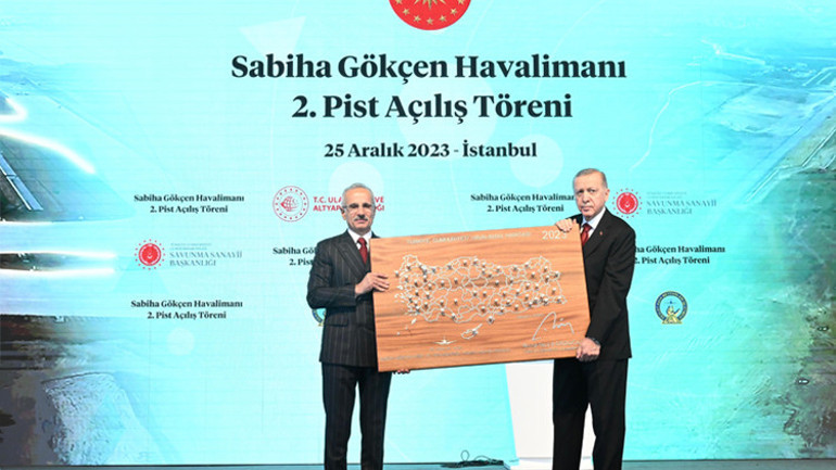 Bakan Uraloğlu açıkladı: Yeni pisti iniş, eski pisti kalkış için kullanacağız