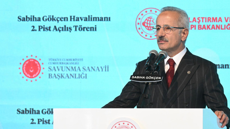 Bakan Uraloğlu açıkladı: Yeni pisti iniş, eski pisti kalkış için kullanacağız
