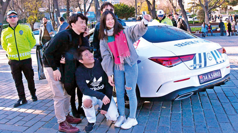 Trafik polisinden en lüks devriye