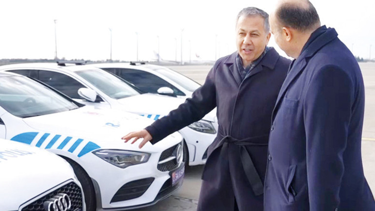 Trafik polisinden en lüks devriye