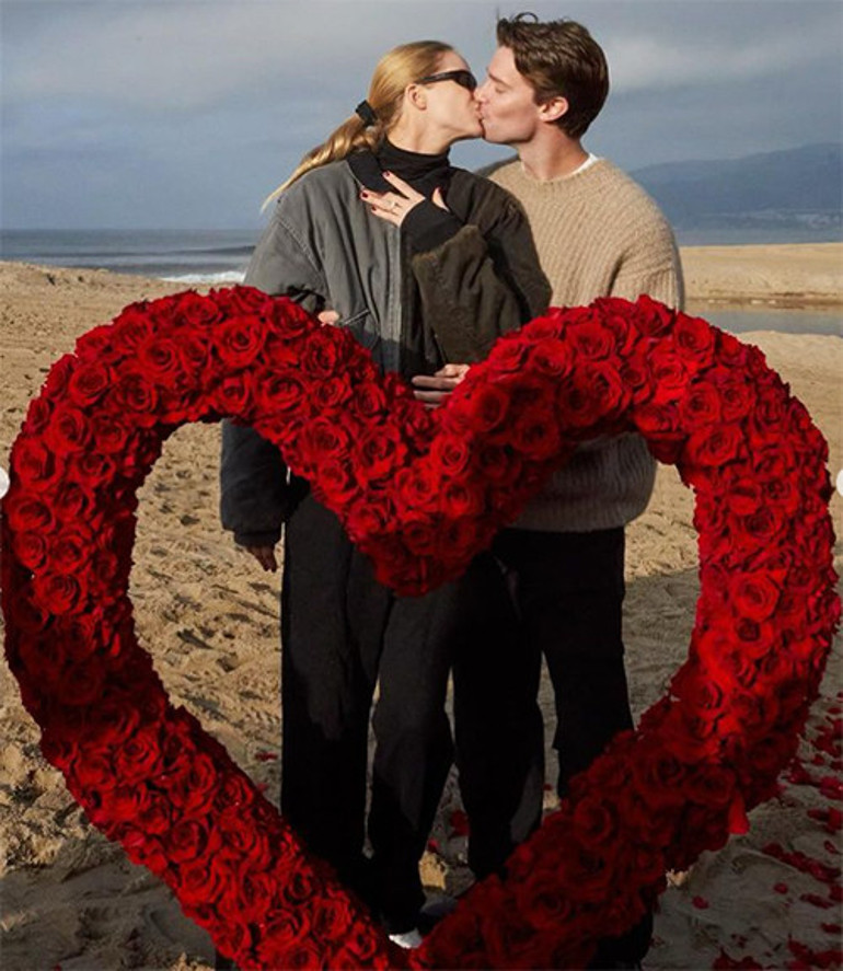 İşte Terminatörün gelini  Ünlü oyuncu bir çocuğunu daha evlendiriyor... Yüzükler takıldı...