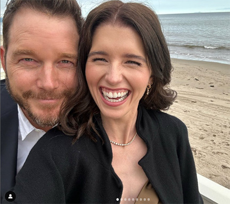 İşte Terminatörün gelini  Ünlü oyuncu bir çocuğunu daha evlendiriyor... Yüzükler takıldı...