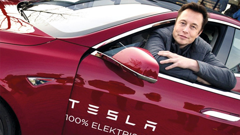 Tesla fabrikasında can pazarı Robot mühendise saldırdı... Ortalık kan gölüne döndü