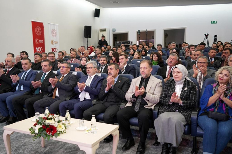 Milli Eğitim Bakanı Yusuf Tekin: Toplumsal birlikteliği sağlayacak adımlar atmaya devam edeceğiz