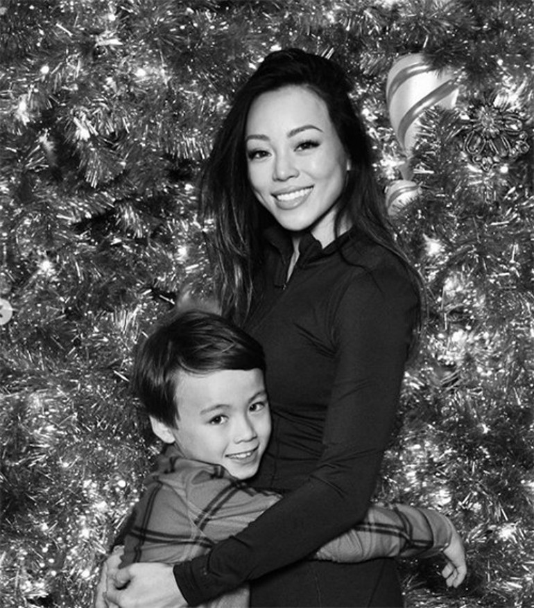 Ünlü ailenin üvey oğlu sonunda annesine kavuştu... Herkes nerede olduğunu merak ediyordu