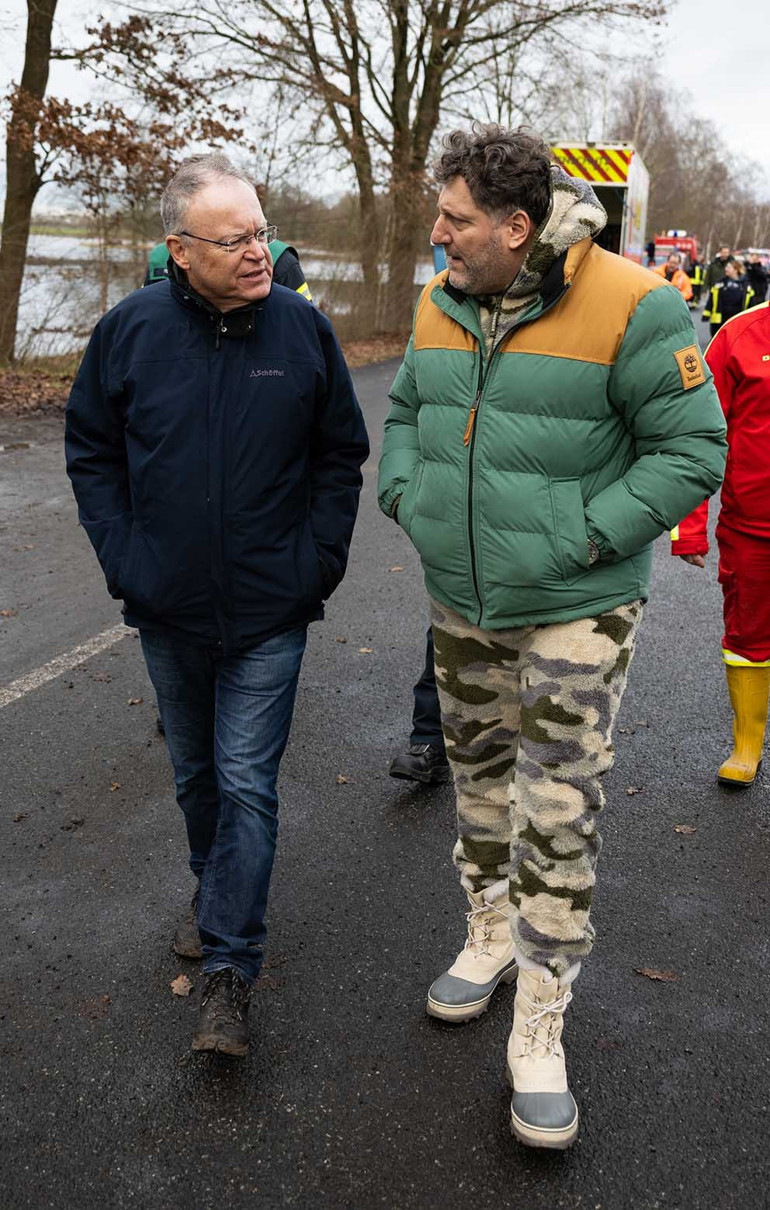 Sel Serengeti’yi de vurdu Filler, zürafalar, antiloplar...