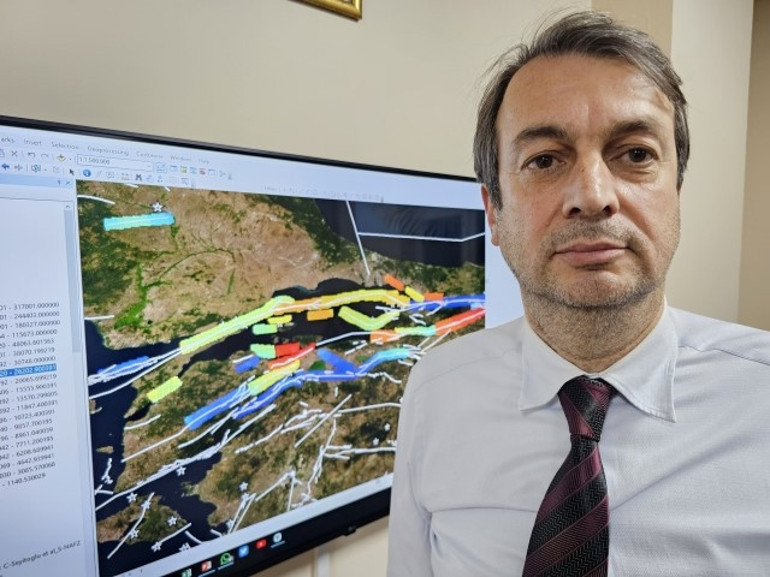 İstanbuldaki tehlikeyi gözler önüne seren harita Uzman ekip yazılımla tespit etti: İşte 7 ve üzeri deprem üretebilecek faylar