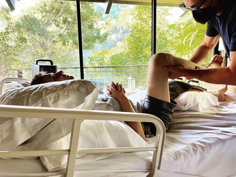 Tam bir yıl önce, yılbaşı sabahı ölümden dönmüştü… Usta aktör hayatını kurtaranları unutmadı