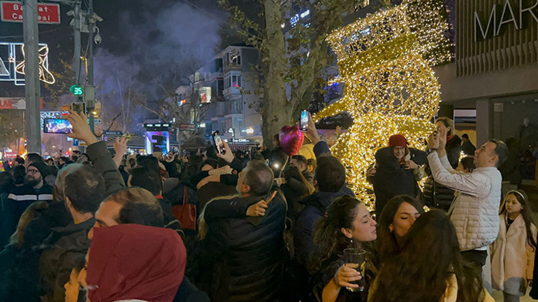Türkiye yeni yıla coşkuyla girdi
