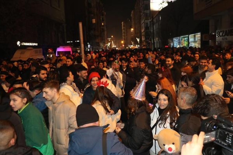 Türkiye yeni yıla coşkuyla girdi