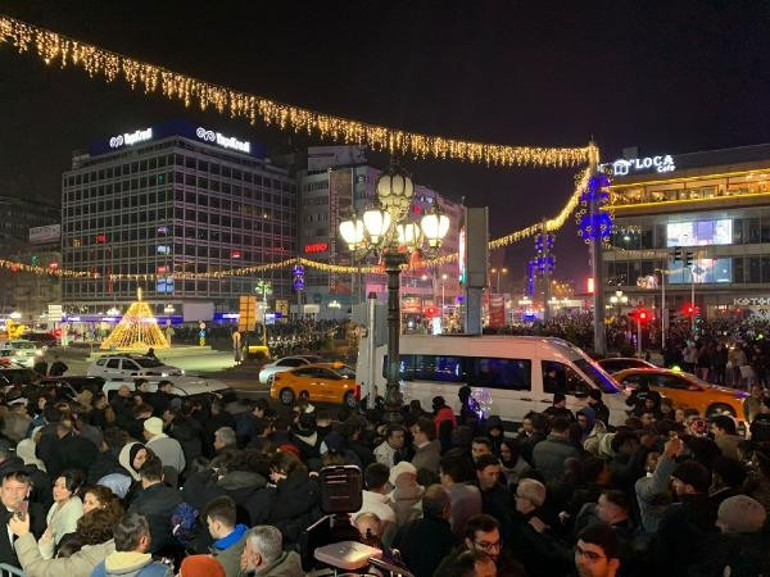 Türkiye yeni yıla coşkuyla girdi