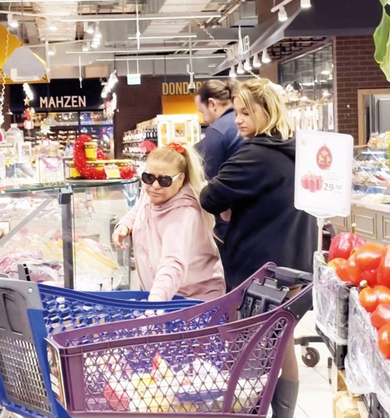 Semt pazarında ünlü var