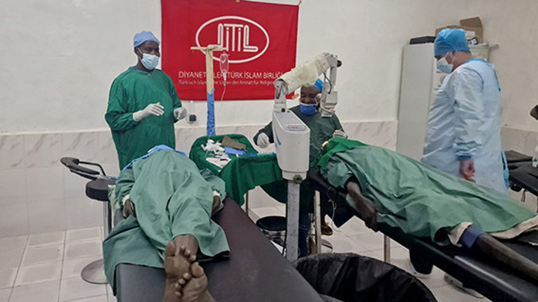 DİTİB, Afrika’da binlerce kişiye ‘ışık’ oldu