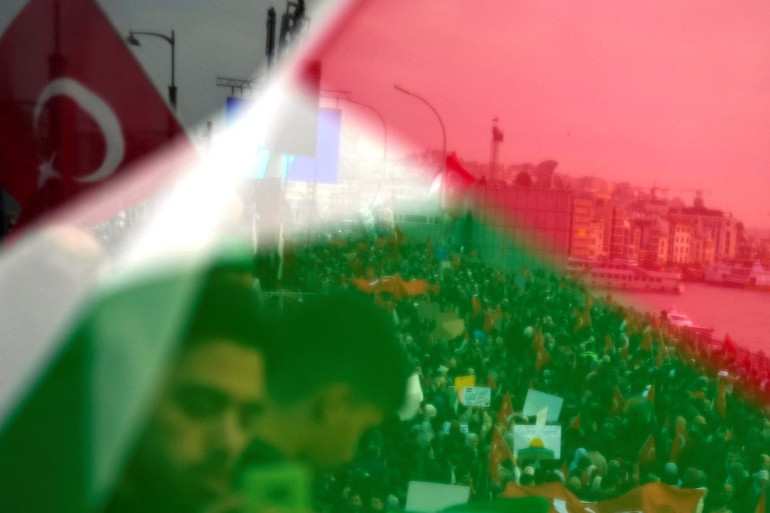 Gazze ve şehitler için büyük yürüyüş Binlerce kişi akın etti