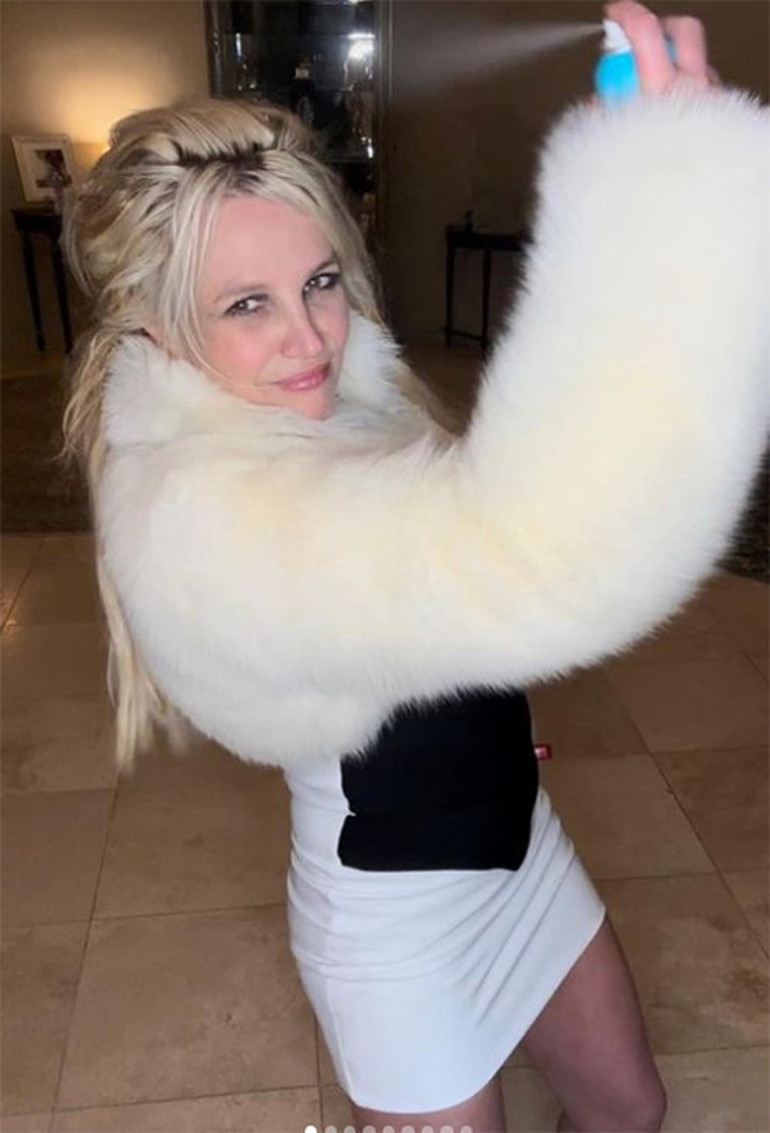 Sonunda sosyal medyada bunu da yaptı: Uçağa binmeden önce üzerimdeydi, sonra bulamadım... En sevdiğim elbisemi çaldılar