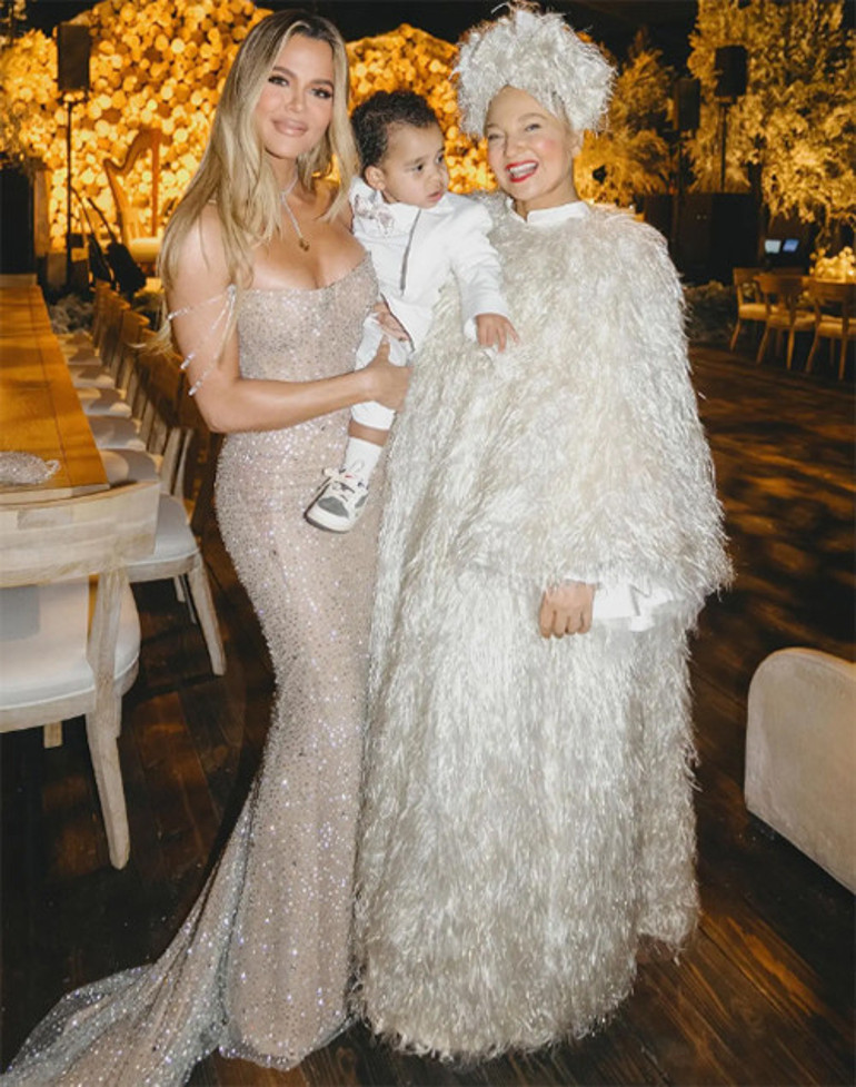 Yeni yıla yeni görüntüsüyle girdi: Önce yüzünü gerdirdi, sonra yağ aldırdı: İşte ünlü şarkıcının son hali